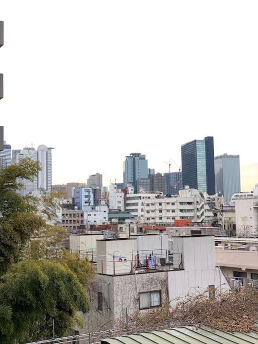 Apartment Autumn Shinjuku