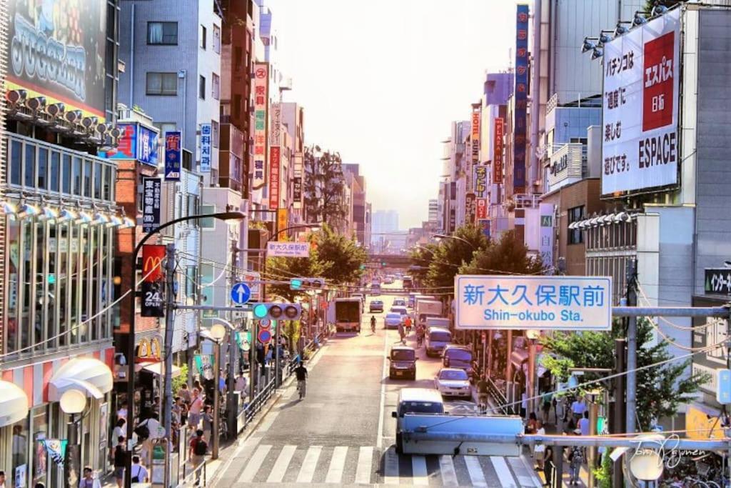 Autumn Shinjuku Apartment